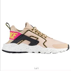 Nike huaraches like new